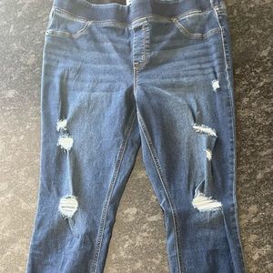 Old Navy skinny jegging‘s mid rise.